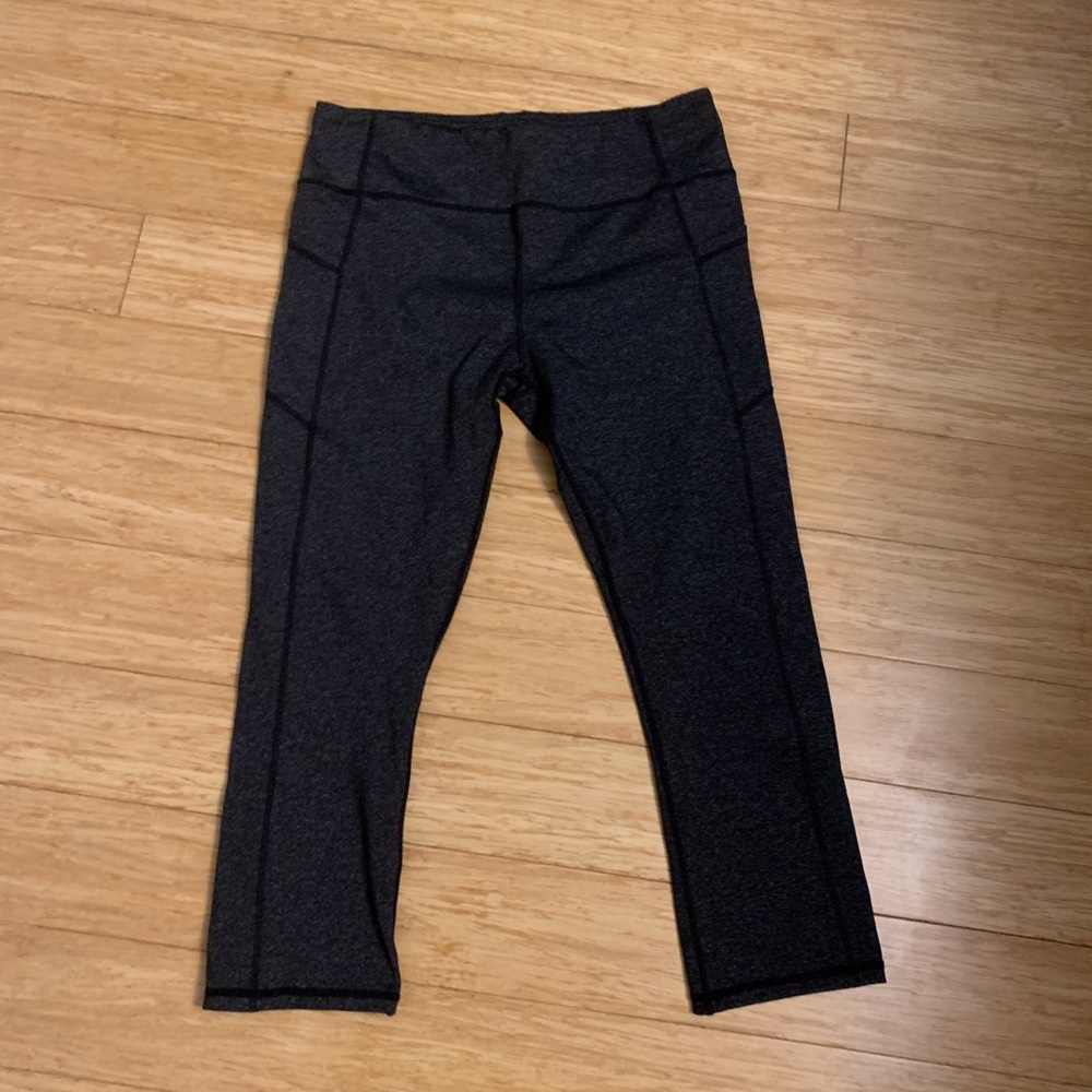 Women’s Charcoal Gray Cropped Leggings, Large